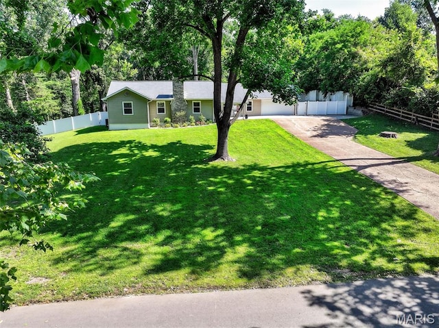 11365 Inverness Ln, Maryland Heights, MO 63043 - single story home featuring concrete driveway