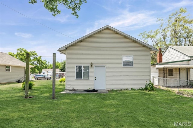 208 Washington Ave, East Alton, IL 62024 - back of house featuring a lawn