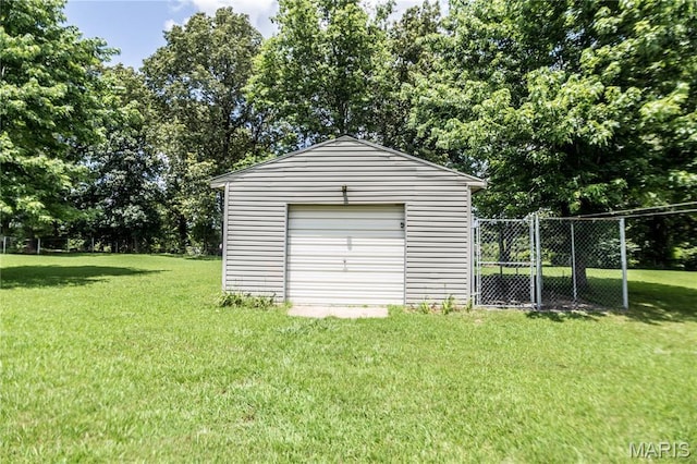 5707 Cedar Rdg, Poplar Bluff, MO 63901 - detached garage featuring view of wooded area