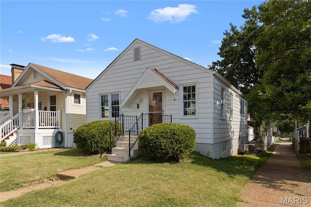 6312 Bradley Ave, Saint Louis, MO 63139 - view of front facade featuring a front yard and covered porch
