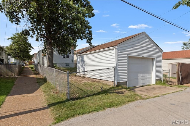 6312 Bradley Ave, Saint Louis, MO 63139 - detached garage with concrete driveway