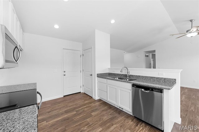 912 Gimli Ln, Wright City, MO 63390 - kitchen featuring stainless steel appliances, a peninsula, ceiling fan, dark wood-style flooring, and white cabinets