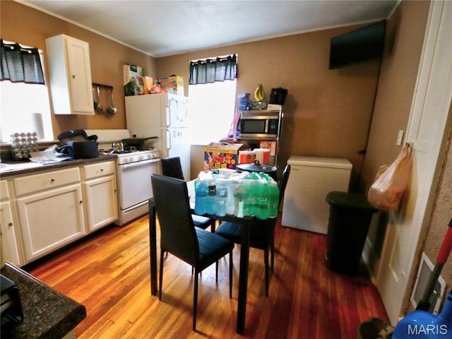 5912 Arsenal St, Saint Louis, MO 63139 - dining space with light wood-type flooring
