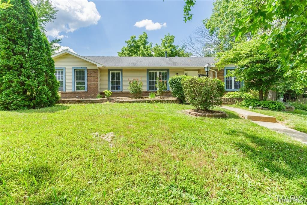 4466 Vermilion Dr, Saint Louis, MO 63128 - photo 1