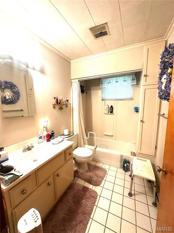 1620 N Jefferson St, Mexico, MO 65265 - bathroom featuring vanity, tile patterned floors, shower / tub combo, and crown molding
