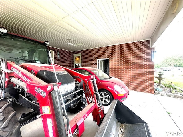1620 N Jefferson St, Mexico, MO 65265 - garage with a carport