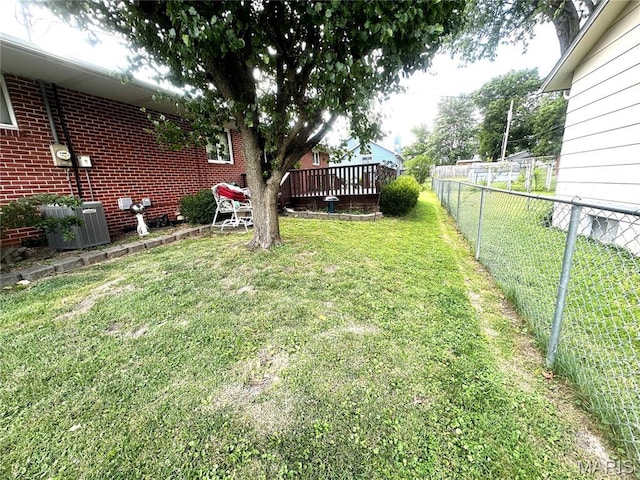 1620 N Jefferson St, Mexico, MO 65265 - view of yard featuring a wooden deck