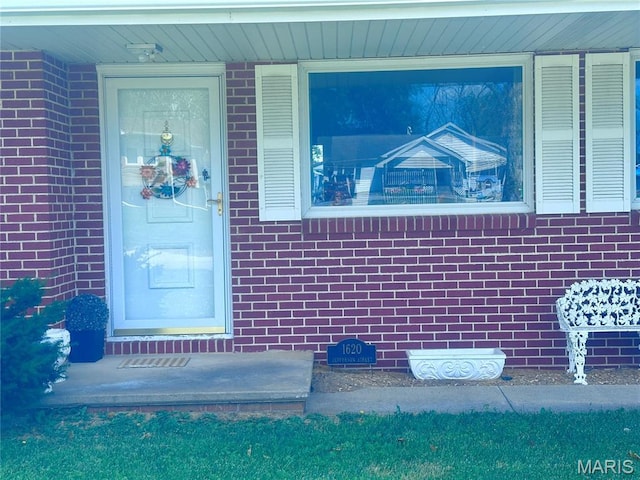 1620 N Jefferson St, Mexico, MO 65265 - property entrance featuring brick siding