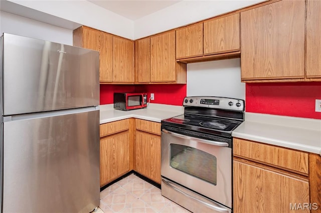 1756 Pineberry Ct, Creve Coeur Township, MO 63146 - kitchen featuring stainless steel appliances and light countertops