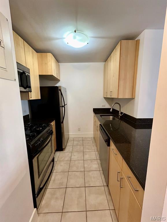 210 N 17th St Unit 204, Saint Louis, MO 63103