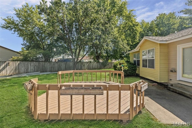 1520 Royal Oak Ct, Ofallon, IL 62269 - fenced backyard with a deck