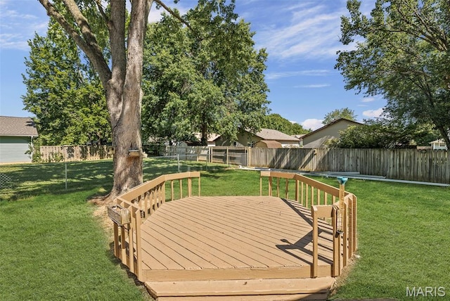 1520 Royal Oak Ct, Ofallon, IL 62269 - wooden deck featuring a fenced backyard