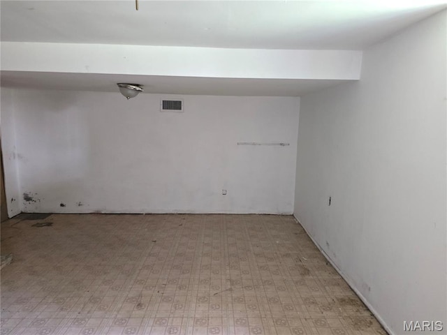 6203 Dardanella Ave, Normandy, MO 63121 - unfurnished room with light floors