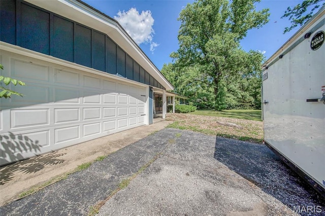 12575 State Route F, Rolla, MO 65401 - garage featuring asphalt driveway