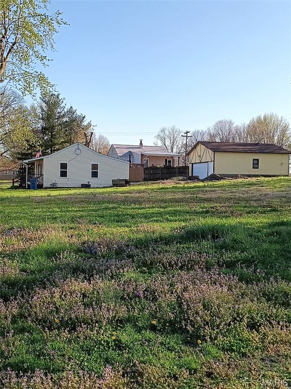 305 Stephenson Ave, South Roxana, IL 62087 - view of yard