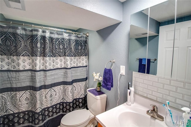 109 Hawbrook Pl, Jerseyville, IL 62052 - full bath with a textured wall, vanity, and curtained shower