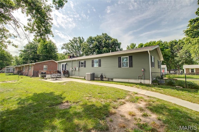 109 Hawbrook Pl, Jerseyville, IL 62052 - rear view of property featuring a patio