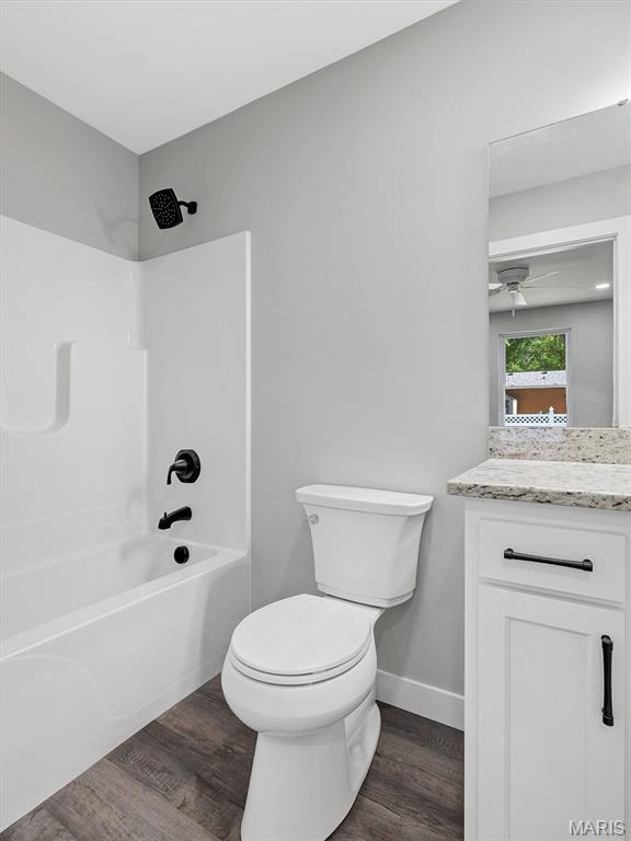 1505 Cypress Dr, Pacific, MO 63069 - full bathroom featuring wood finished floors, vanity, and tub / shower combination