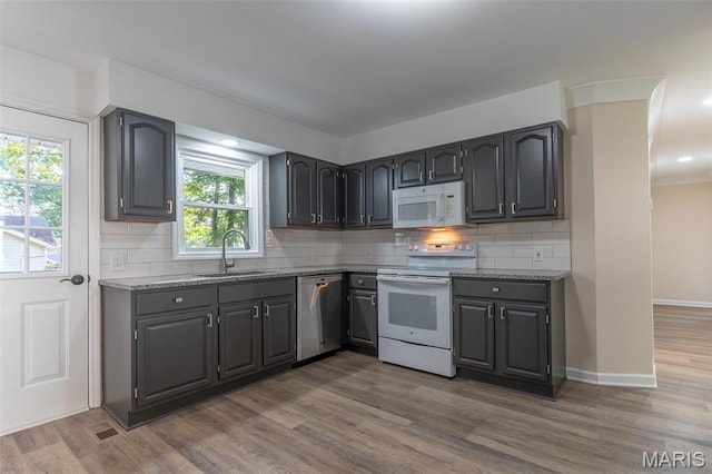 525 Oak Hill Dr, Lake St Louis, MO 63367 - kitchen featuring white appliances, healthy amount of natural light, backsplash, and recessed lighting