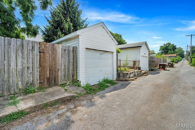5447 Claxton Ave, Saint Louis, MO 63120 - view of detached garage