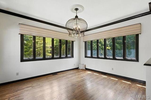 512 Overlook Terrace Ct, Eureka, MO 63025 - unfurnished room with a chandelier, wood finished floors, and ornamental molding