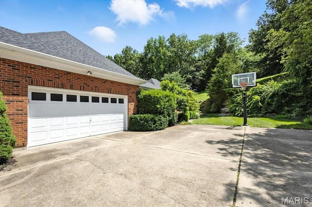 512 Overlook Terrace Ct, Eureka, MO 63025 - garage featuring driveway
