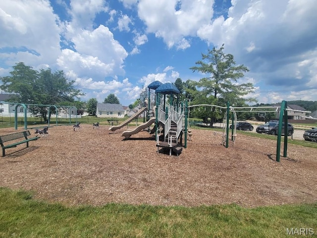 512 Overlook Terrace Ct, Eureka, MO 63025 - view of community play area