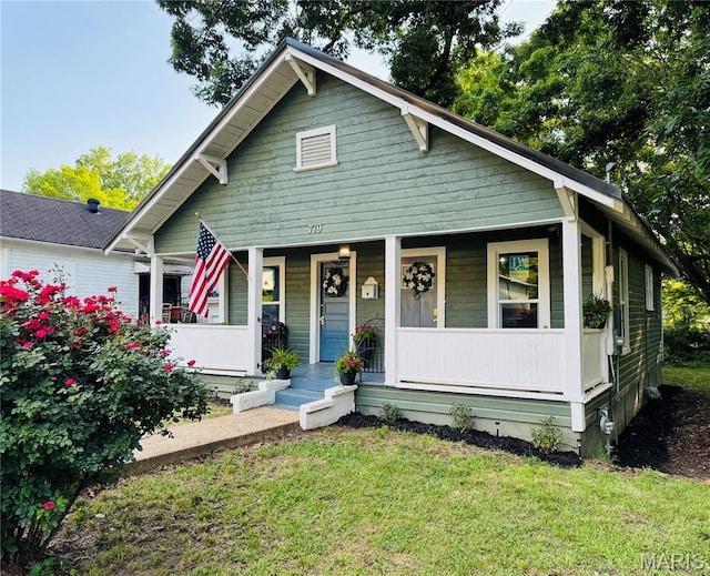 719 N 10th St, Poplar Bluff, MO 63901 - bungalow-style house featuring a porch and a front yard