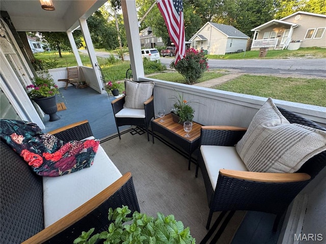 719 N 10th St, Poplar Bluff, MO 63901 - covered porch with an outdoor living space