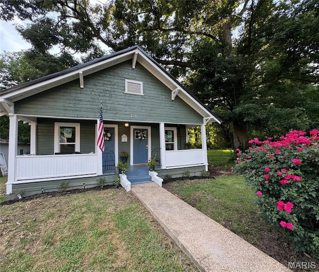 719 N 10th St, Poplar Bluff, MO 63901 - bungalow with a porch and a front yard