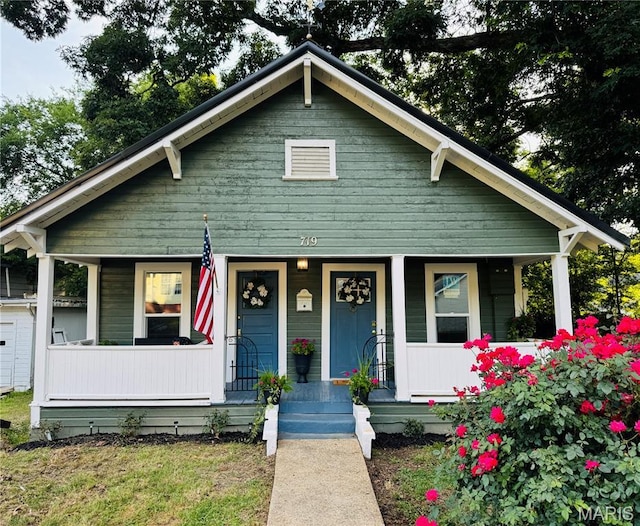 719 N 10th St, Poplar Bluff, MO 63901 - bungalow-style home with a porch