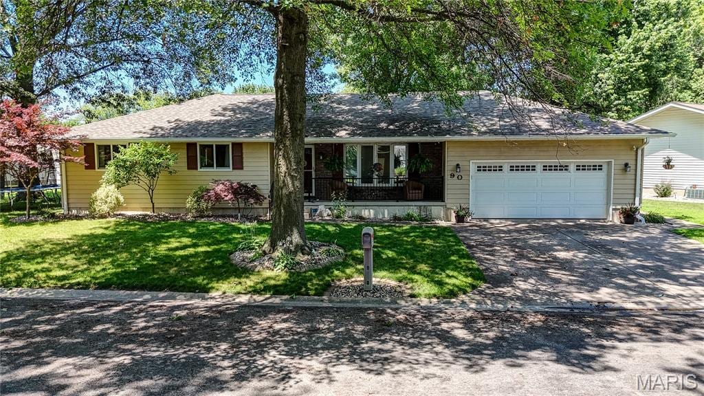 90 Sunfish Dr, Highland, IL 62249