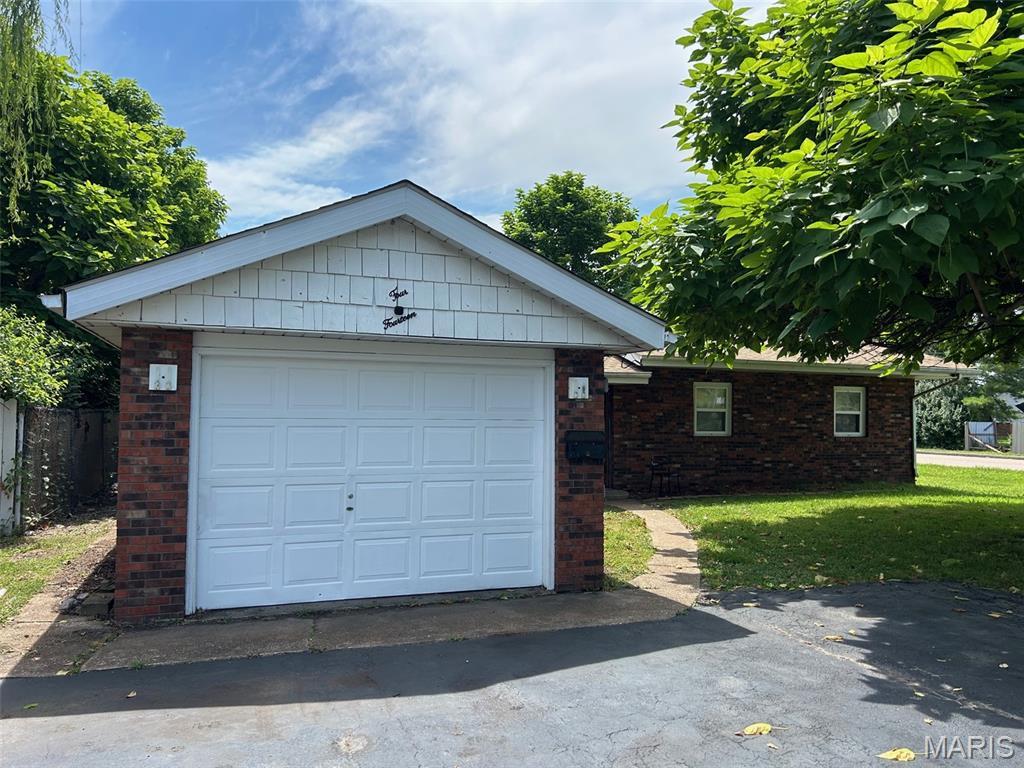 414 Cooper Dr, Cahokia, IL 62206 - garage featuring driveway