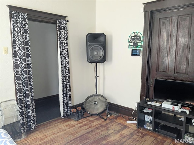 3744 Michigan Ave, Saint Louis, MO 63118 - living area with wood finished floors and baseboards