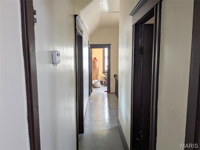 3744 Michigan Ave, Saint Louis, MO 63118 - corridor featuring vaulted ceiling and baseboards