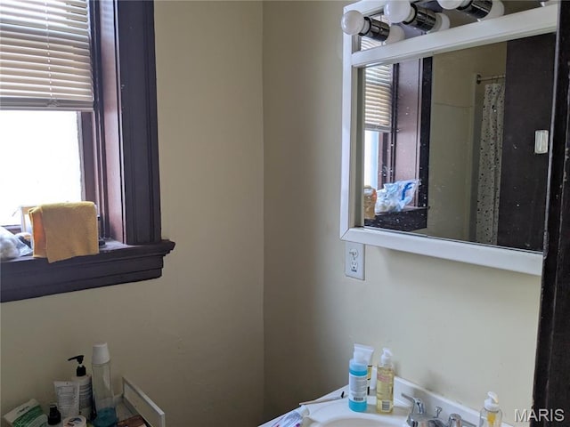 3744 Michigan Ave, Saint Louis, MO 63118 - bathroom featuring a sink