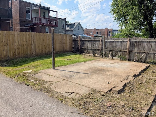 3744 Michigan Ave, Saint Louis, MO 63118 - fenced backyard with a patio