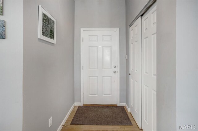 1168 Oak Knoll Manor Ct, Saint Louis, MO 63119 - entryway with light wood-style flooring and baseboards