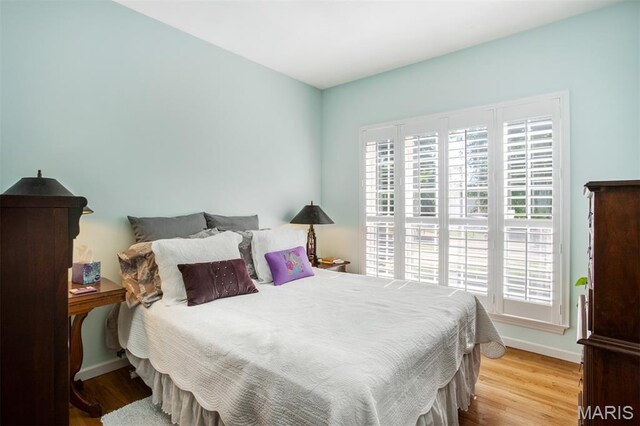 1168 Oak Knoll Manor Ct, Saint Louis, MO 63119 - bedroom with wood finished floors and baseboards