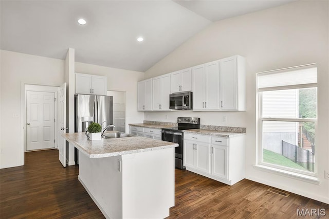 2904 Sierra View Ct, Imperial, MO 63052 - kitchen featuring stainless steel appliances, vaulted ceiling, a kitchen island with sink, white cabinetry, and light countertops