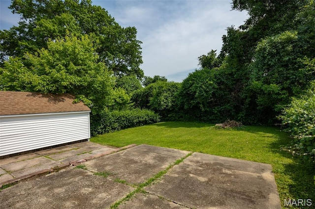 3513 Coronado Dr, Alton, IL 62002 - view of grassy yard with a patio and an outdoor structure