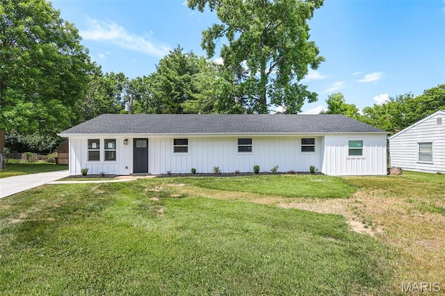 715 Westchester Ct, Kirkwood, MO 63122 - view of front of home with a front lawn and board and batten siding