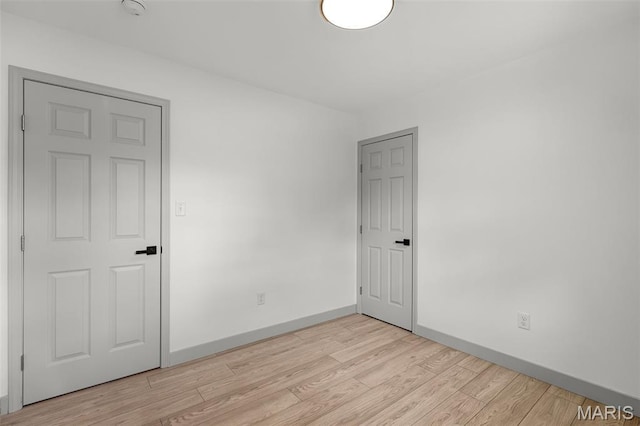 715 Westchester Ct, Kirkwood, MO 63122 - empty room featuring light wood finished floors and a smoke detector