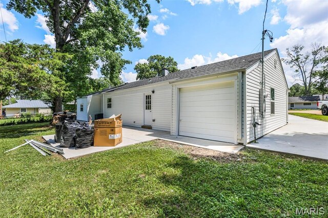 715 Westchester Ct, Kirkwood, MO 63122 - back of property with a yard, a patio, and a garage