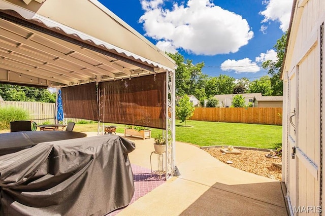 314 Weber Dr, Eureka, MO 63025 - fenced backyard with a patio and outdoor dining area