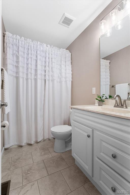 2385 Chemin Ave, Saint Charles, MO 63301 - full bath featuring vanity and lofted ceiling