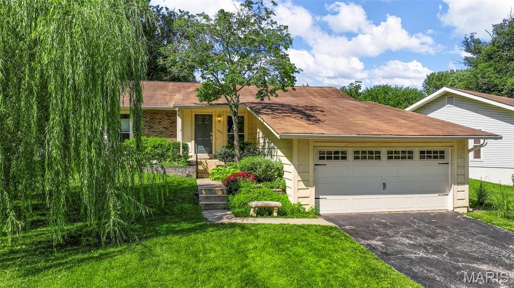 12194 Nettlewood Ct, Maryland Heights, MO 63043 - photo 1