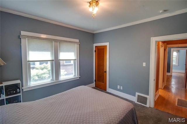 301 E 7th St, Alton, IL 62002 - bedroom with ornamental molding and baseboards