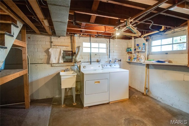 301 E 7th St, Alton, IL 62002 - washroom featuring washing machine and clothes dryer and plenty of natural light