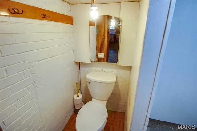 301 E 7th St, Alton, IL 62002 - half bathroom featuring toilet
